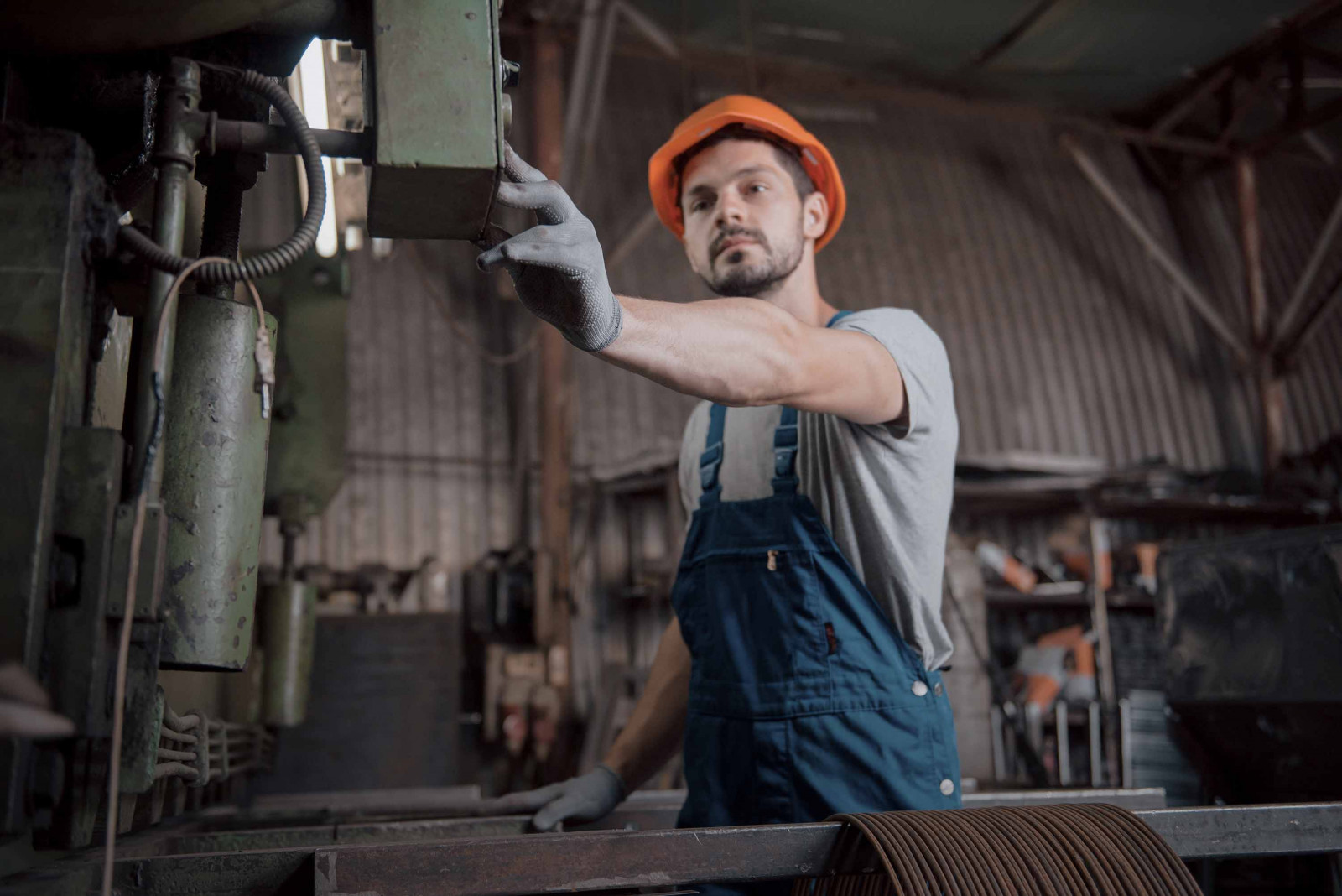 Безопасные методы и приемы работ с ручным инструментом, в том числе пиротехническим | Обучение, аттестация, лицензирование